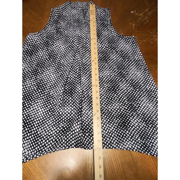 Grey & Gray Women's Medium Sleeveless Blouse Black White Patterned Asymmetrical - Picture 10 of 10